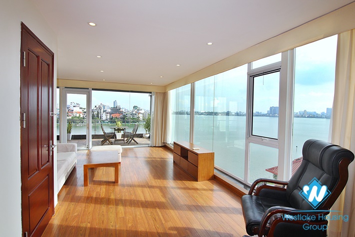   A nice serviced apartment with balcony for rent in Quang An